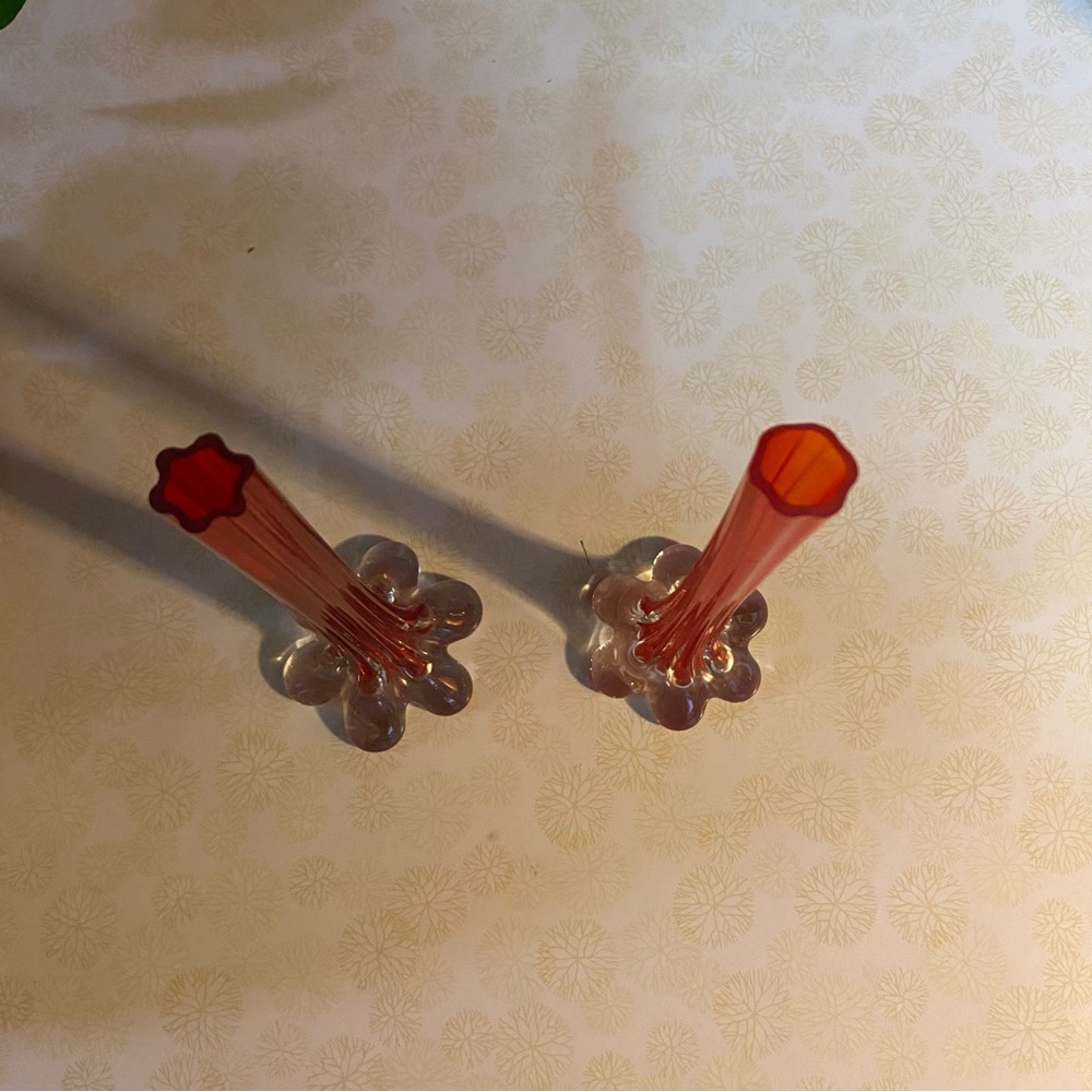 Vintage Red Cased Glass Twisted Neck Bud Vase- Set of 2- Elephant Foot base‎ - Picture 3 of 4